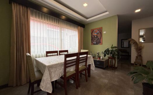 Moderna Casa de 2 Plantas con 5 Habitaciones, en San Isidro de Coronado COD 148751