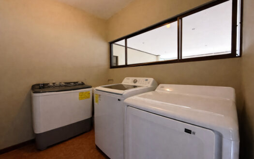 Moderna y Amplia Casa en Exclusivo Condominio en La Trinidad de Moravia COD 148235