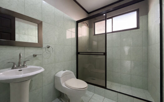 Moderna y Amplia Casa en Exclusivo Condominio en La Trinidad de Moravia COD 148235