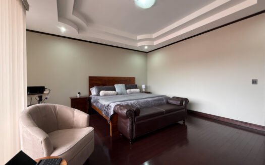 Moderna y Amplia Casa en Exclusivo Condominio en La Trinidad de Moravia COD 148235