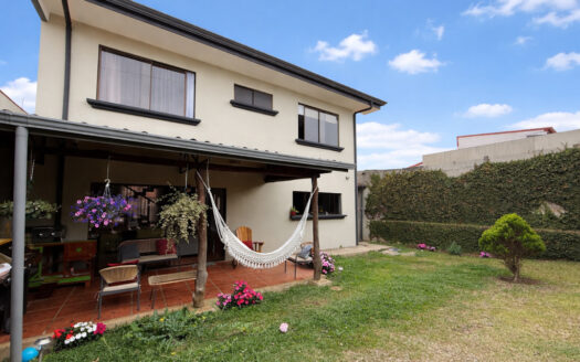 Moderna y Amplia Casa en Exclusivo Condominio en La Trinidad de Moravia COD 148235