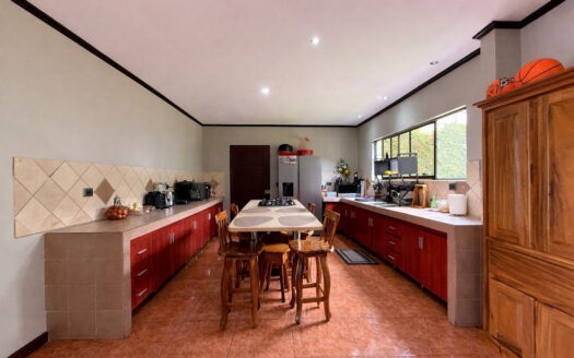 Moderna y Amplia Casa en Exclusivo Condominio en La Trinidad de Moravia COD 148235