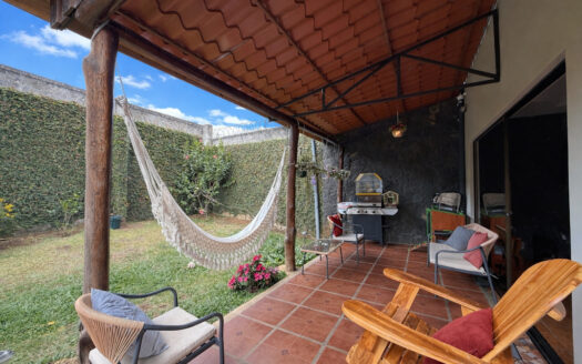 Moderna y Amplia Casa en Exclusivo Condominio en La Trinidad de Moravia COD 148235