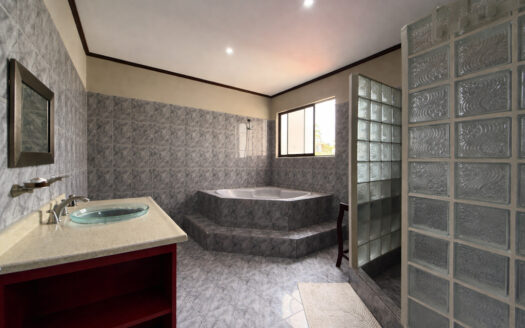 Moderna y Amplia Casa en Exclusivo Condominio en La Trinidad de Moravia COD 148235