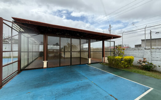 Moderna y Amplia Casa en Exclusivo Condominio en La Trinidad de Moravia COD 148235