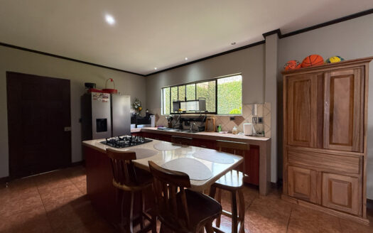 Moderna y Amplia Casa en Exclusivo Condominio en La Trinidad de Moravia COD 148235