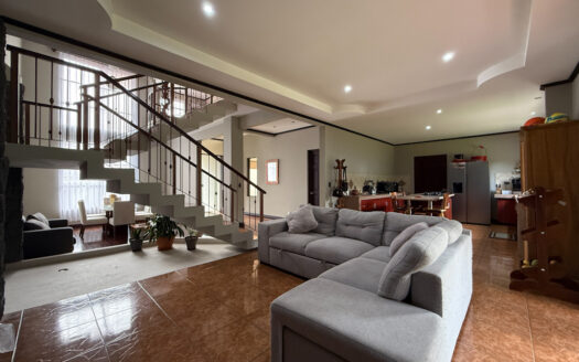 Moderna y Amplia Casa en Exclusivo Condominio en La Trinidad de Moravia COD 148235