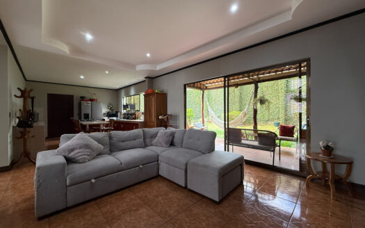 Moderna y Amplia Casa en Exclusivo Condominio en La Trinidad de Moravia COD 148235