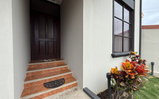 Moderna y Amplia Casa en Exclusivo Condominio en La Trinidad de Moravia COD 148235