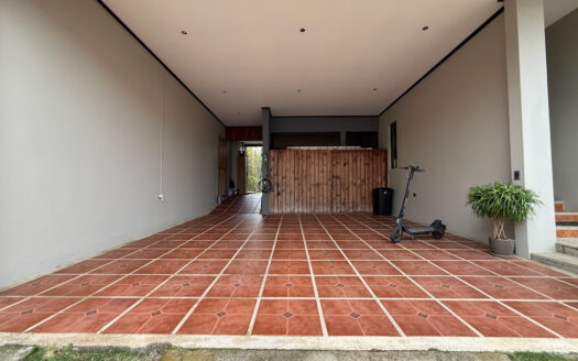 Moderna y Amplia Casa en Exclusivo Condominio en La Trinidad de Moravia COD 148235