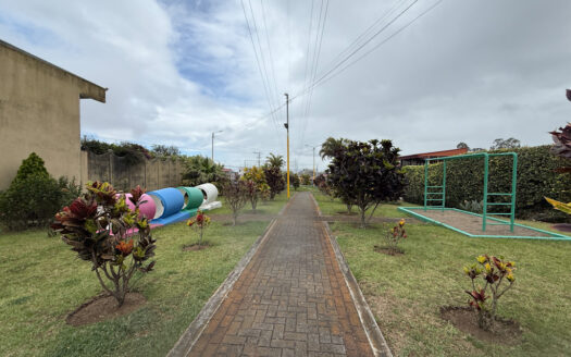 Moderna y Amplia Casa en Exclusivo Condominio en La Trinidad de Moravia COD 148235