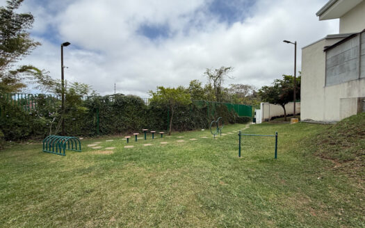 Moderna Casa en Condominio, en San Vicente de Moravia COD 148174