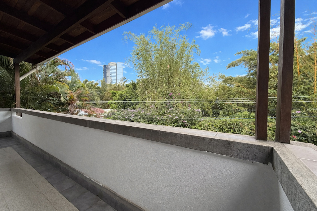 Hermosa Casa en Residencial Seguro, Cerca del Centro Comercial de Guadalupe, Goicoechea COD 147785