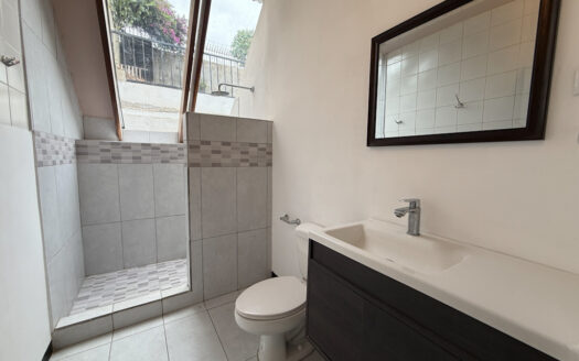 Hermosa Casa en Residencial Seguro, Cerca del Centro Comercial de Guadalupe, Goicoechea COD 147785