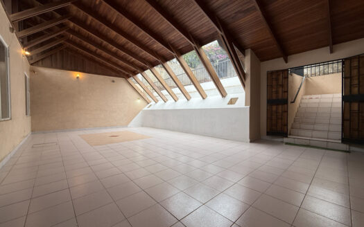 Hermosa Casa en Residencial Seguro, Cerca del Centro Comercial de Guadalupe, Goicoechea COD 147785