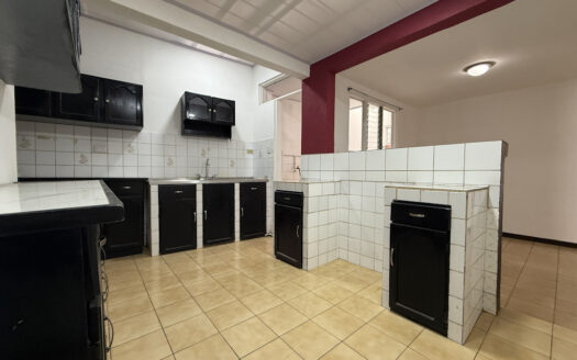 Hermosa Casa en Residencial Seguro, Cerca del Centro Comercial de Guadalupe, Goicoechea COD 147785