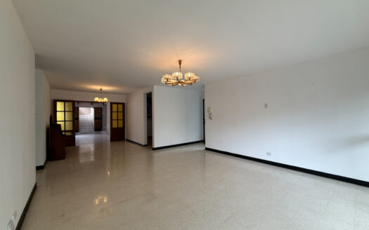 Hermosa Casa en Residencial Seguro, Cerca del Centro Comercial de Guadalupe, Goicoechea COD 147785