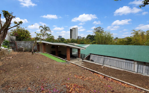 Hermosa Casa en Residencial Seguro, Cerca del Centro Comercial de Guadalupe, Goicoechea COD 147785