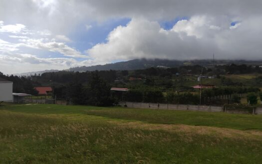 Hermoso y amplio lote de 750 m2 con espectaculares vistas en exclusivo condominio en Poás de Alajuela a precio de OPORTUNIDAD! COD. 148134