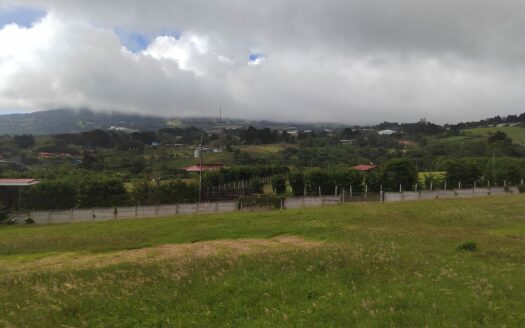 Hermoso y amplio lote de 750 m2 con espectaculares vistas en exclusivo condominio en Poás de Alajuela a precio de OPORTUNIDAD! COD. 148134