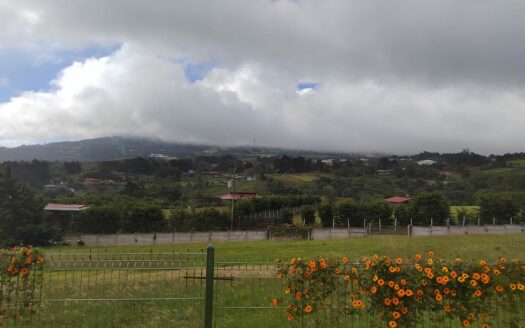 Hermoso y amplio lote de 750 m2 con espectaculares vistas en exclusivo condominio en Poás de Alajuela a precio de OPORTUNIDAD! COD. 148134