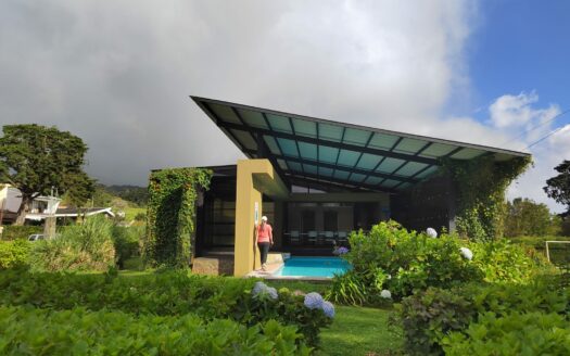 Hermoso y amplio lote de 750 m2 con espectaculares vistas en exclusivo condominio en Poás de Alajuela a precio de OPORTUNIDAD! COD. 148134