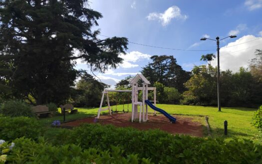 Hermoso y amplio lote de 750 m2 con espectaculares vistas en exclusivo condominio en Poás de Alajuela a precio de OPORTUNIDAD! COD. 148134