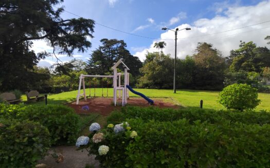 Hermoso y amplio lote de 750 m2 con espectaculares vistas en exclusivo condominio en Poás de Alajuela a precio de OPORTUNIDAD! COD. 148134