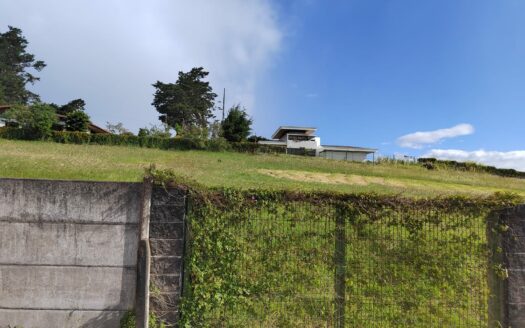 Hermoso y amplio lote de 750 m2 con espectaculares vistas en exclusivo condominio en Poás de Alajuela a precio de OPORTUNIDAD! COD. 148134