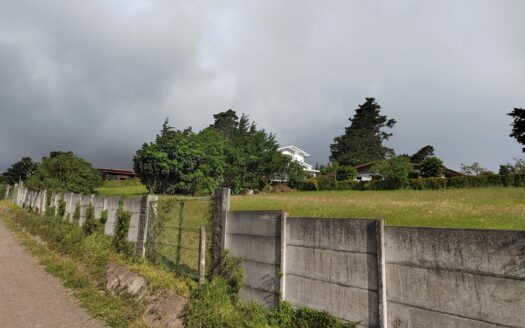 Hermoso y amplio lote de 750 m2 con espectaculares vistas en exclusivo condominio en Poás de Alajuela a precio de OPORTUNIDAD! COD. 148134