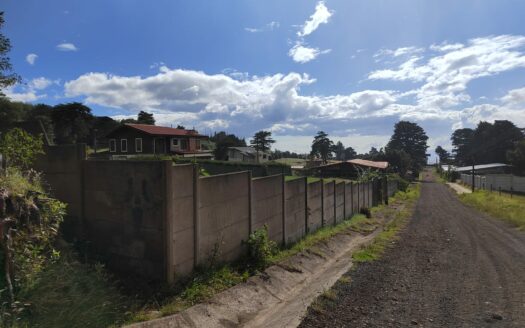 Hermoso y amplio lote de 750 m2 con espectaculares vistas en exclusivo condominio en Poás de Alajuela a precio de OPORTUNIDAD! COD. 148134