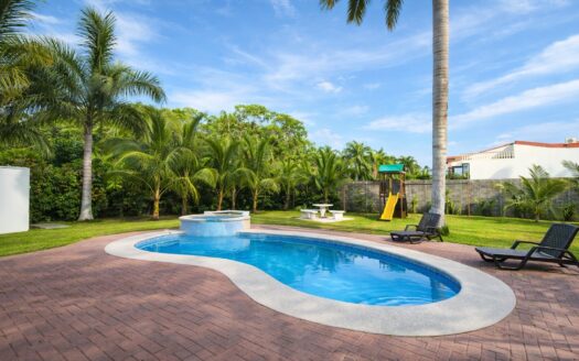 Lote en condominio en Playa Hermosa 360 m2. Cod. 146738