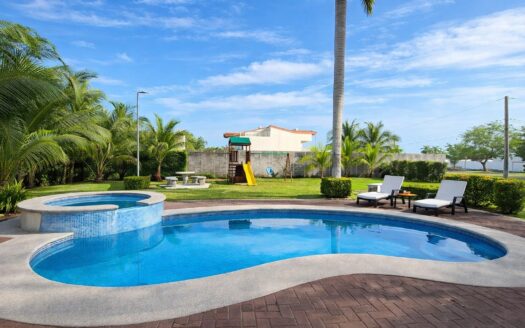 Lote en condominio en Playa Hermosa 360 m2. Cod. 146738