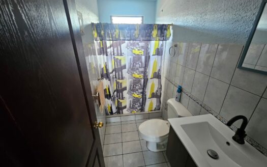 ¡OPORTUNIDAD! Casa de 2 plantas con ubicación estratégica y 3 habitaciones. COD. 148039