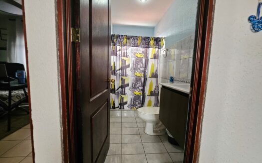 ¡OPORTUNIDAD! Casa de 2 plantas con ubicación estratégica y 3 habitaciones. COD. 148039