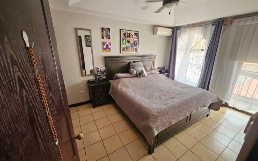 ¡OPORTUNIDAD! Casa de 2 plantas con ubicación estratégica y 3 habitaciones. COD. 148039