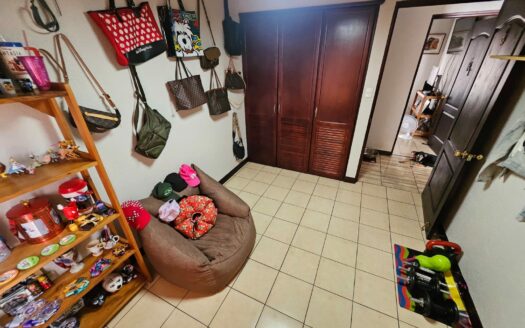 ¡OPORTUNIDAD! Casa de 2 plantas con ubicación estratégica y 3 habitaciones. COD. 148039