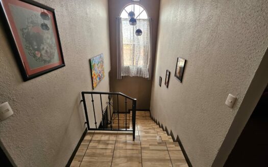 ¡OPORTUNIDAD! Casa de 2 plantas con ubicación estratégica y 3 habitaciones. COD. 148039