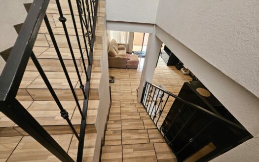 ¡OPORTUNIDAD! Casa de 2 plantas con ubicación estratégica y 3 habitaciones. COD. 148039