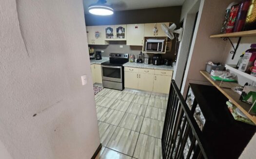 ¡OPORTUNIDAD! Casa de 2 plantas con ubicación estratégica y 3 habitaciones. COD. 148039