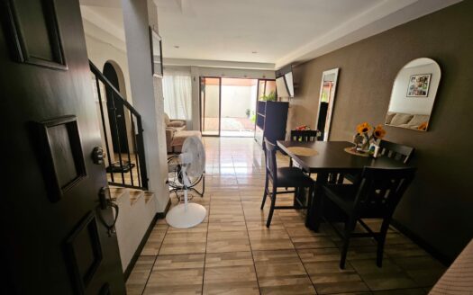 ¡OPORTUNIDAD! Casa de 2 plantas con ubicación estratégica y 3 habitaciones. COD. 148039