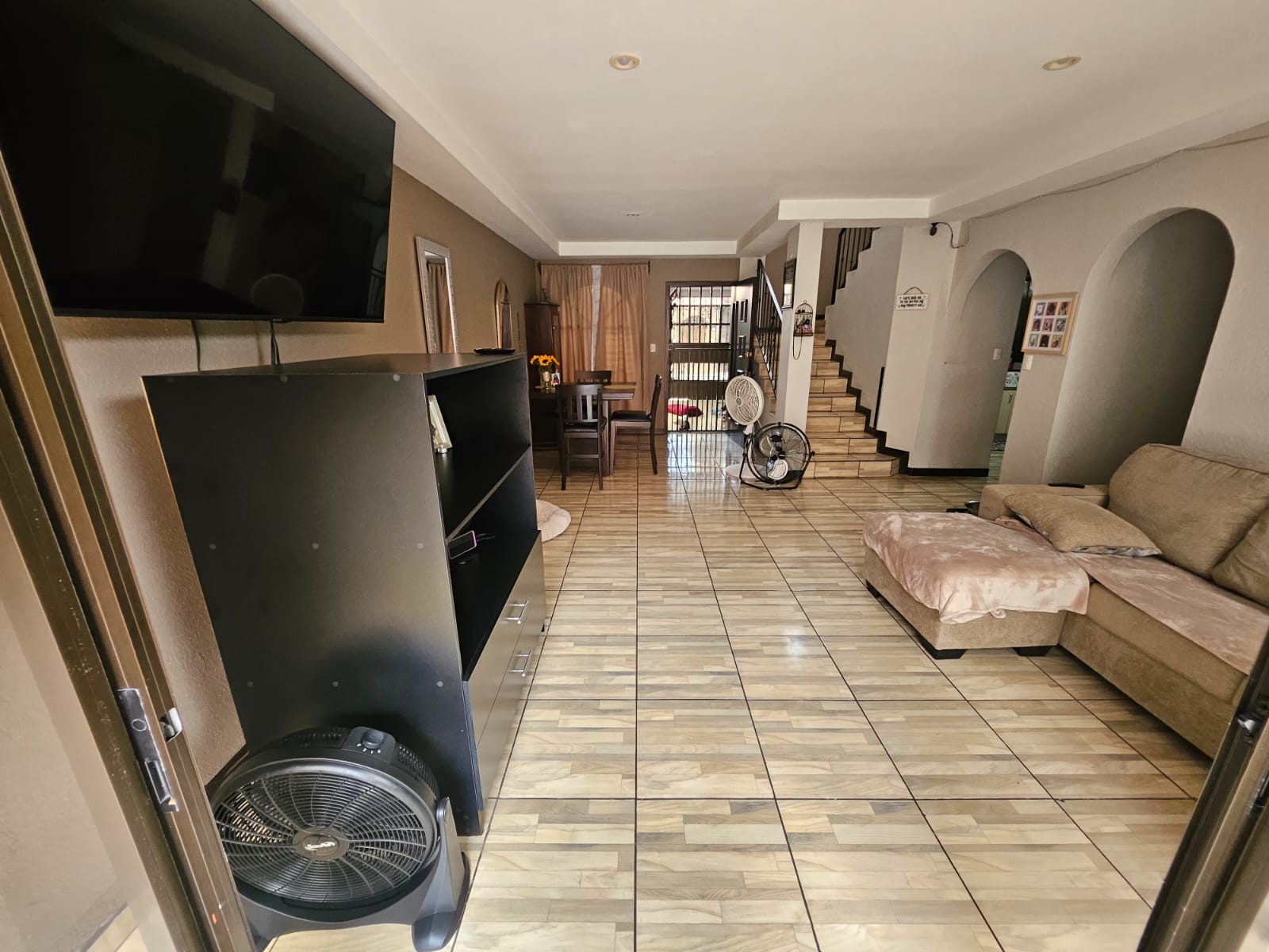 ¡OPORTUNIDAD! Casa de 2 plantas con ubicación estratégica y 3 habitaciones. COD. 148039