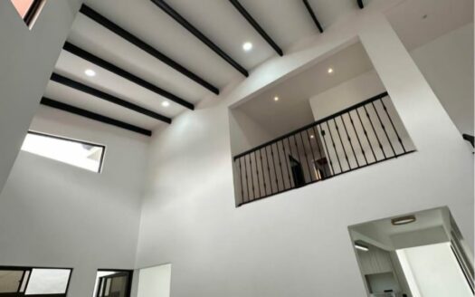 Casa En Venta En Alajuela Centro A Precio de Oportunidad Amplia Con 3 Baños Y Cochera Para 3 Vehículos. COD. 148166