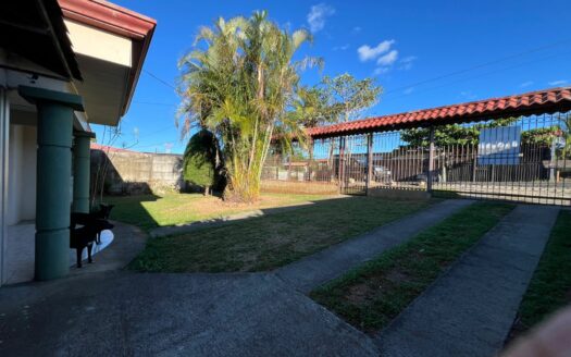 ¡OPORTUNIDAD! Casa Amplia En Venta En Tambor De Alajuela Una Planta Con Amplio Lote De 622 m². COD. 148777