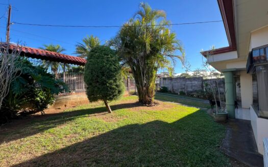 ¡OPORTUNIDAD! Casa Amplia En Venta En Tambor De Alajuela Una Planta Con Amplio Lote De 622 m². COD. 148777