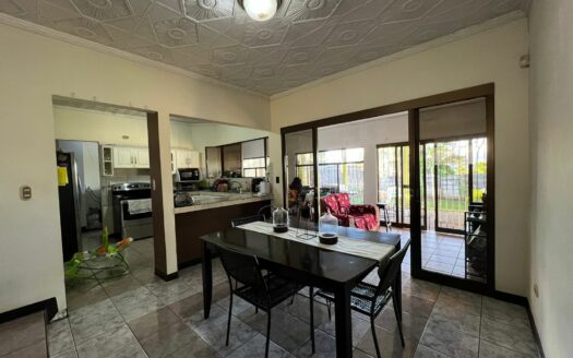¡OPORTUNIDAD! Casa Amplia En Venta En Tambor De Alajuela Una Planta Con Amplio Lote De 622 m². COD. 148777