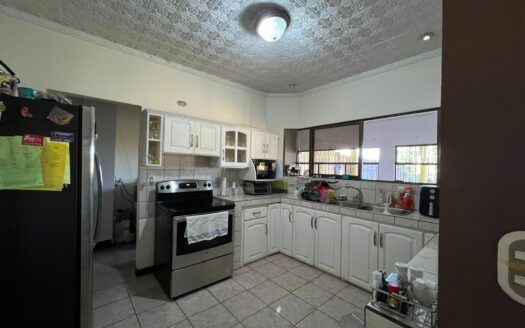 ¡OPORTUNIDAD! Casa Amplia En Venta En Tambor De Alajuela Una Planta Con Amplio Lote De 622 m². COD. 148777