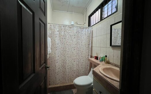 ¡OPORTUNIDAD! Casa Amplia En Venta En Tambor De Alajuela Una Planta Con Amplio Lote De 622 m². COD. 148777