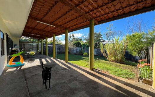 ¡OPORTUNIDAD! Casa Amplia En Venta En Tambor De Alajuela Una Planta Con Amplio Lote De 622 m². COD. 148777