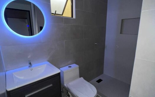 Casa En Venta En Alajuela Centro A Precio de Oportunidad Amplia Con 3 Baños Y Cochera Para 3 Vehículos. COD. 148166